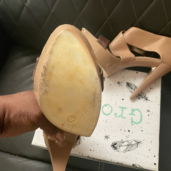 Tan and chocolate brown platform heels. - Picture 4 of 5